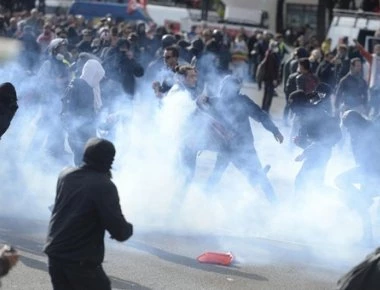 Γαλλία: Κατέληξε 80χρονη που είχε κτυπηθεί από δακρυγόνο των αστυνομικών